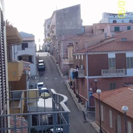 Azzurro Con Balcone E Panorama Sul Paese Santa Teresa Gallura