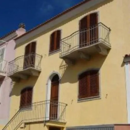 Azzurro Con Balcone E Panorama Sul Paese