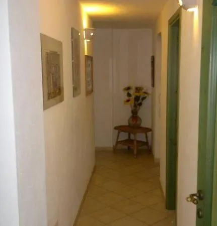Azzurro Con Balcone E Panorama Sul Paese