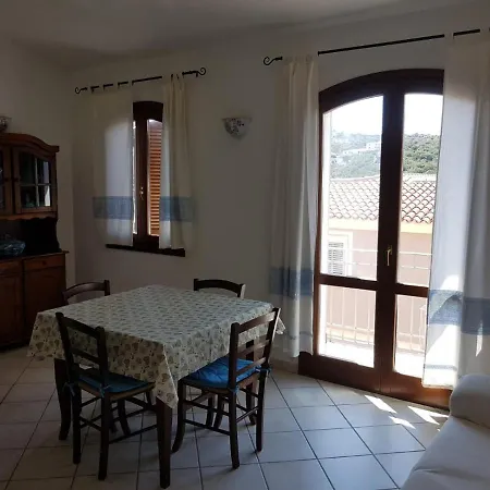 Azzurro Con Balcone E Panorama Sul Paese