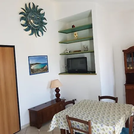 Azzurro Con Posto Auto In Garage E Panorama Sul Paese شقة